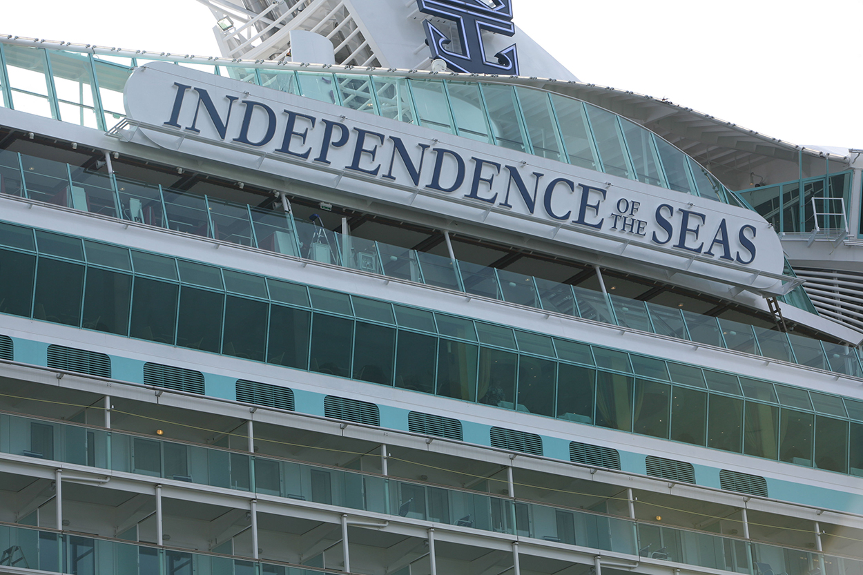 Independence of the Seas - Pool Deck