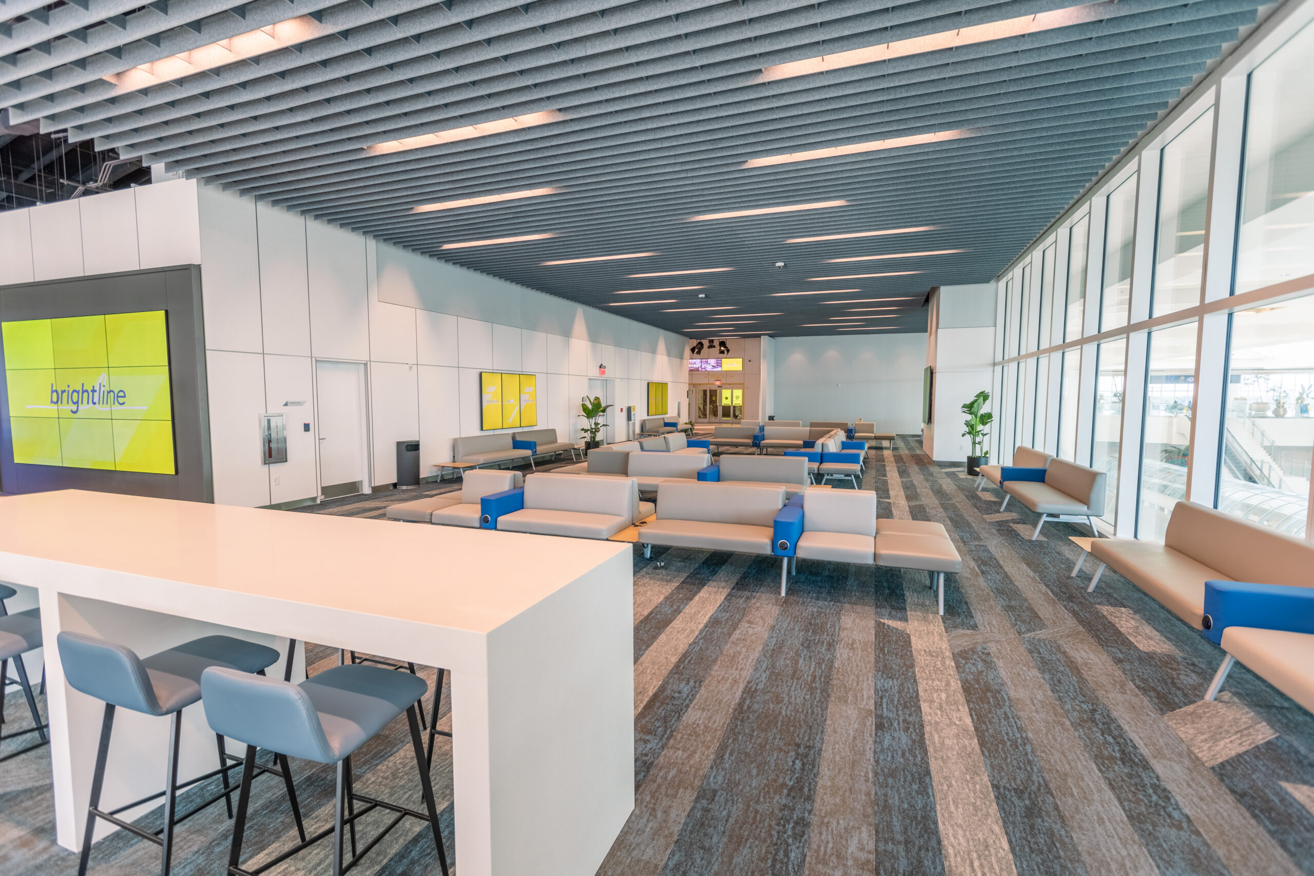 brightline-orlando-smart-lounge